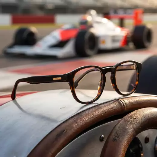 Lunettes Carrera à gradignan : l'esprit course depuis 1956 - mise en situation - b photo a gradignan