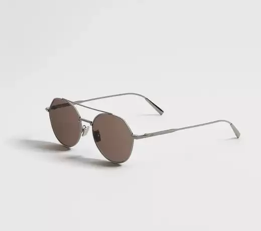 Lunettes Dior à gradignan : la haute couture parisienne dans votre regard - detail - b photo a 8 impasse du moulin de peli...